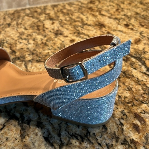 🆕 With Out Tags Top Moda Silver Sparkle Ankle Strap Sandals  w/2” Heels Size 8 - Picture 3 of 7